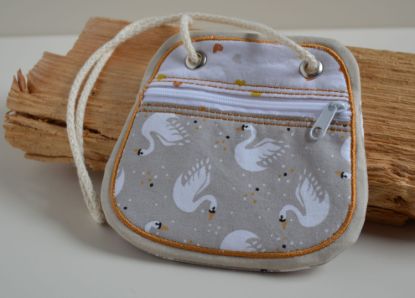 Bild von Brustbeutel Schwan beige