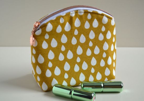 Bild von Kosmetiktäschchen Tropfen cognac/weiß