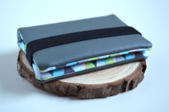 Bild von Kartenetui Dreiecke grau/bunt