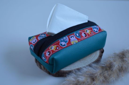 Bild von Taschentuchtascherl Kunstleder Püppchen petrol
