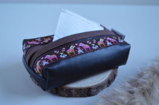 Bild von Taschentuchtascherl Kunstleder Pferdchen braun