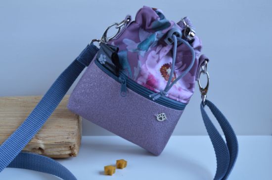 Bild von Futterbeutel mit Reißverschlussfach Blumen flieder