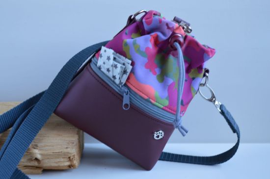 Bild von Futterbeutel mit Reißverschlussfach Camouflage weinrot/bunt