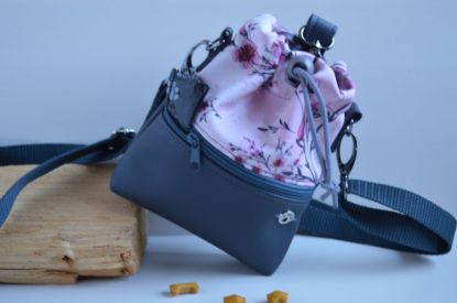 Bild von Futterbeutel mit Reißverschlussfach Kirschblüten anthrazit/flieder