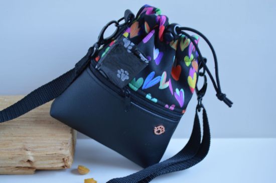 Bild von Futterbeutel mit Reißverschlussfach Herzerl schwarz/bunt