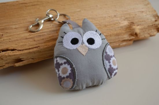 Bild von Anhänger Eule hellgrau