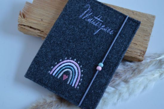 Bild von Mutterpass Regenbogen anthrazit