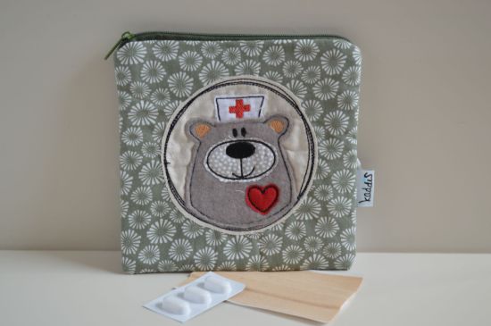 Bild von Medizintäschchen BärBel Blümchen beige/grün