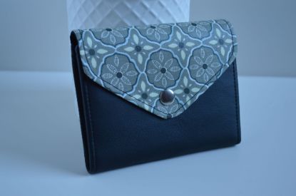 Bild von Geldbeutel klein grafische Blumen schwarz/graublau